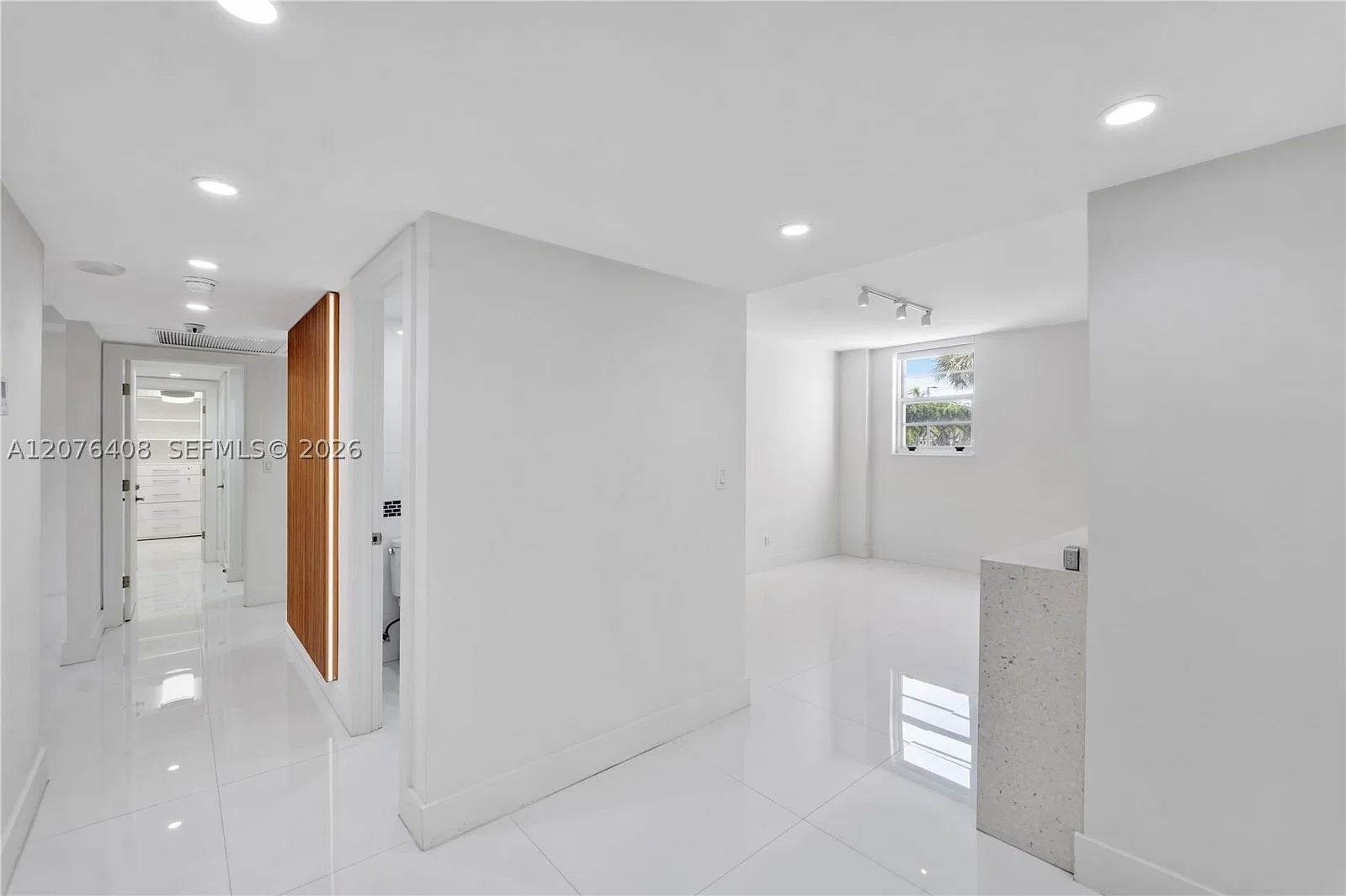 2-bedroom Condo — 90 Edgewater Dr #104, Coral Gables, FL 33133