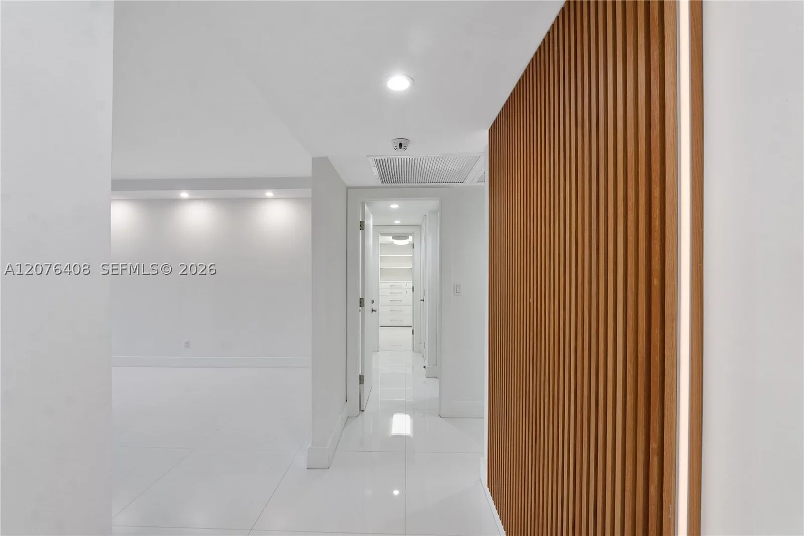2-bedroom Condo — 90 Edgewater Dr #104, Coral Gables, FL 33133