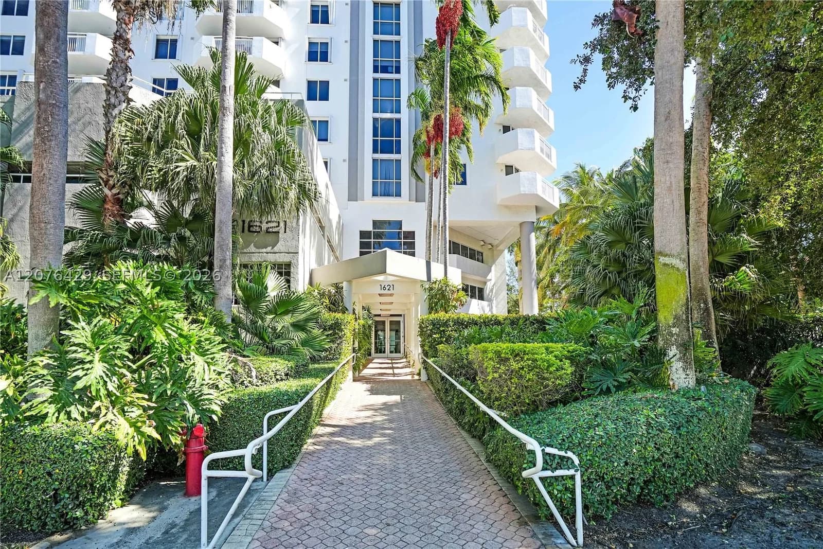 2-bedroom Condo — 1621 Bay Rd #604, Miami Beach, FL 33139