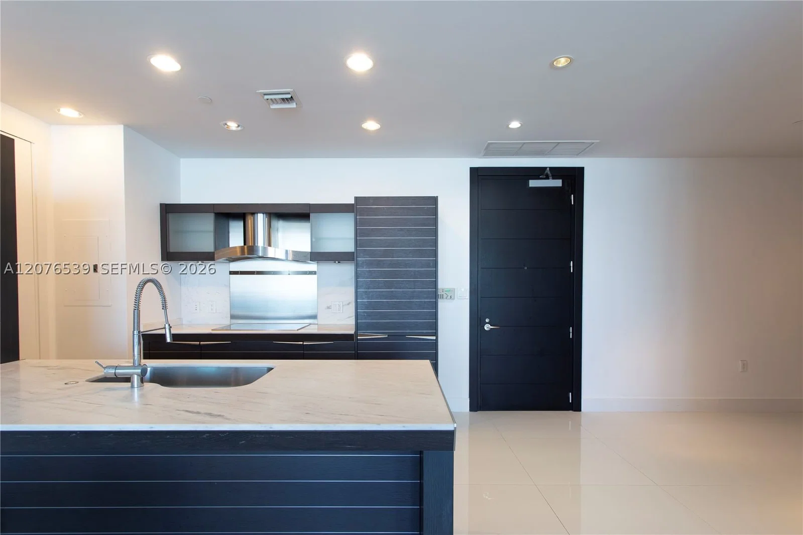 2-bedroom Condo — 200 BISCAYNE BLVD WY #4512, Miami, FL 33131