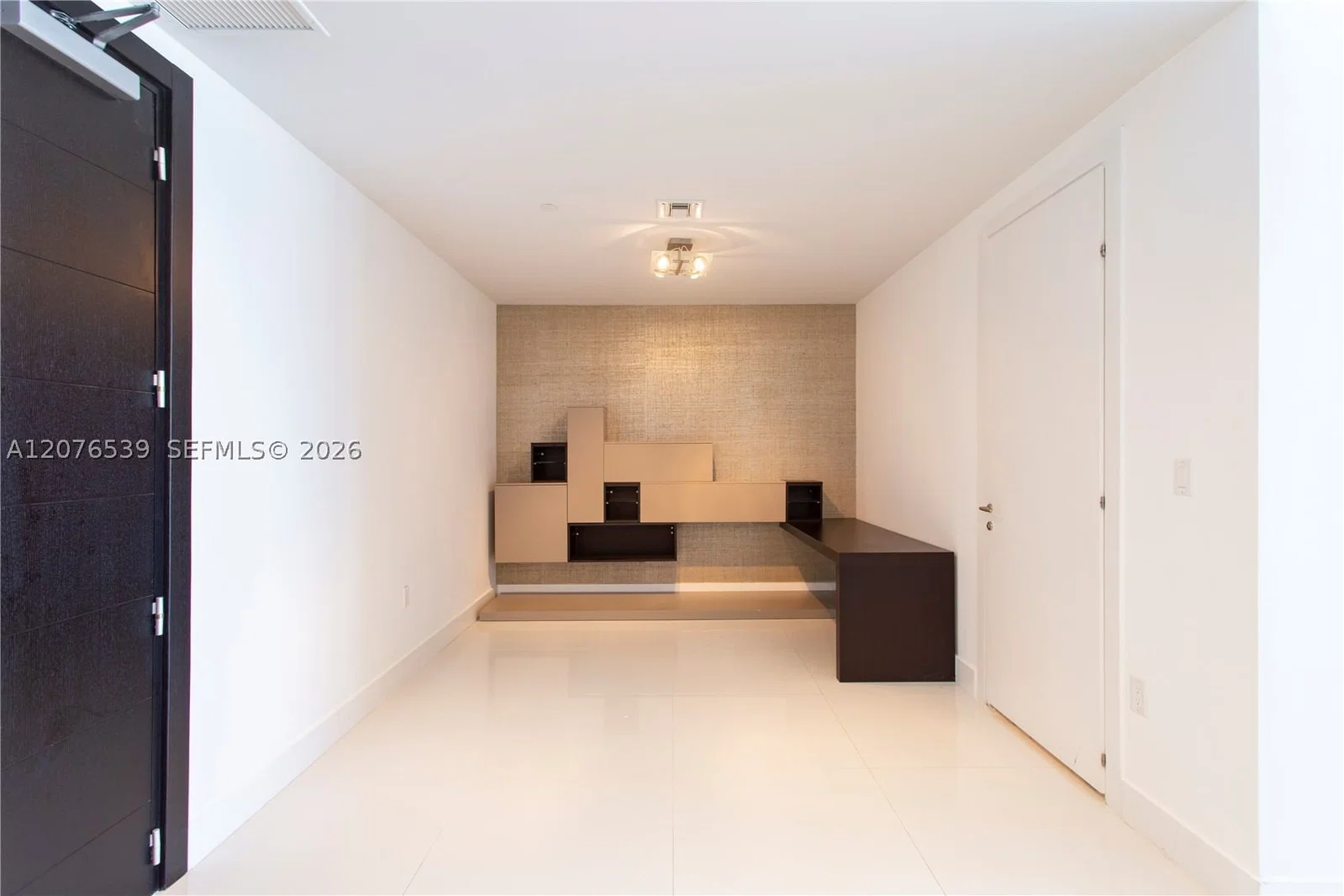 2-bedroom Condo — 200 BISCAYNE BLVD WY #4512, Miami, FL 33131
