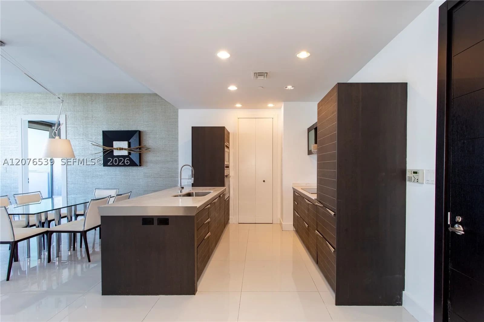 2-bedroom Condo — 200 BISCAYNE BLVD WY #4512, Miami, FL 33131