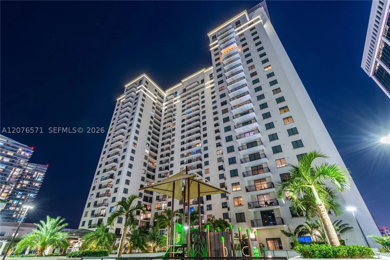 2+1 Condo — 999 1st Ave #1114, Miami, FL 33130