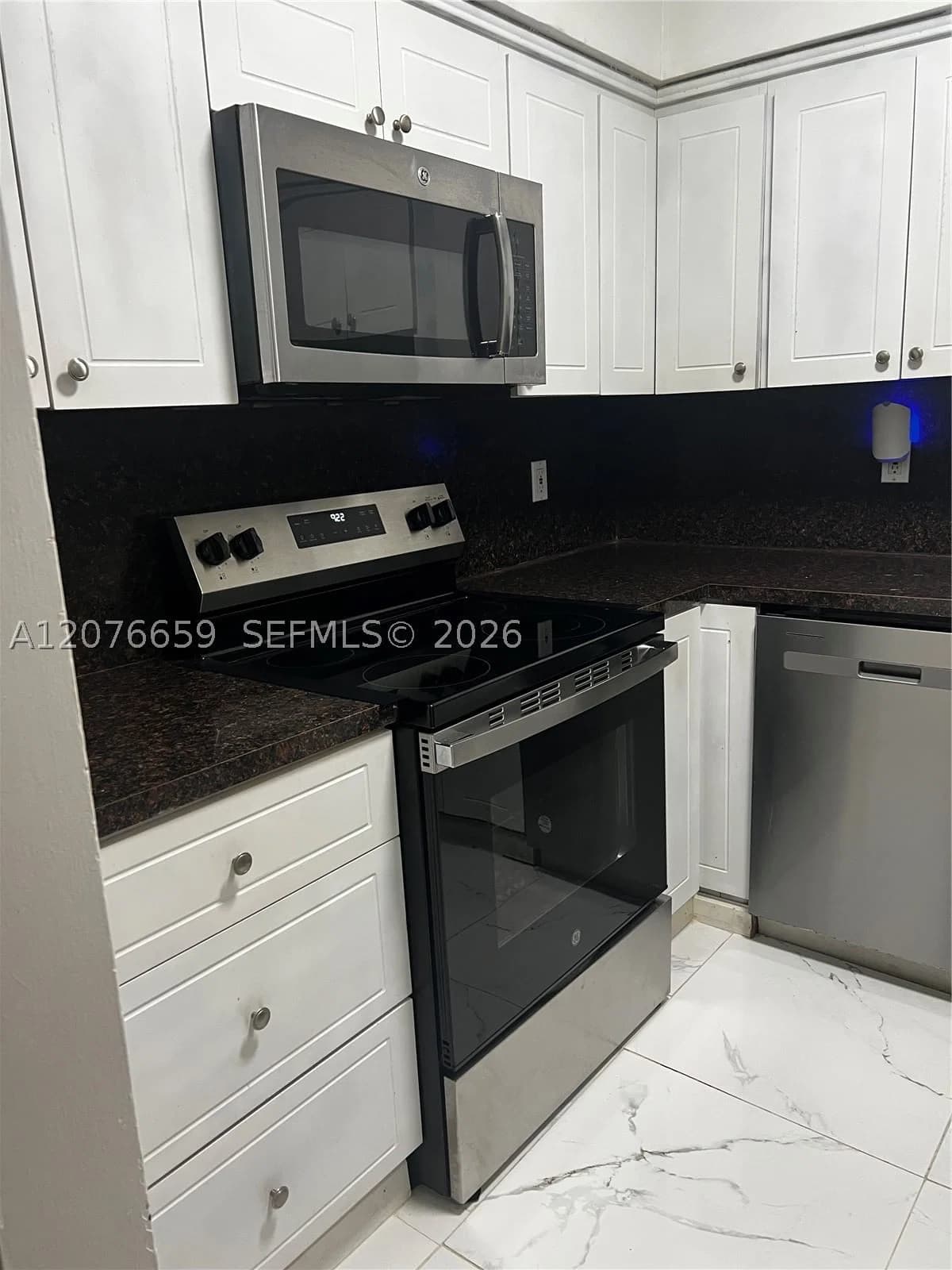 2-bedroom Condo — 7441 Wayne Ave #8I, Miami Beach, FL 33141