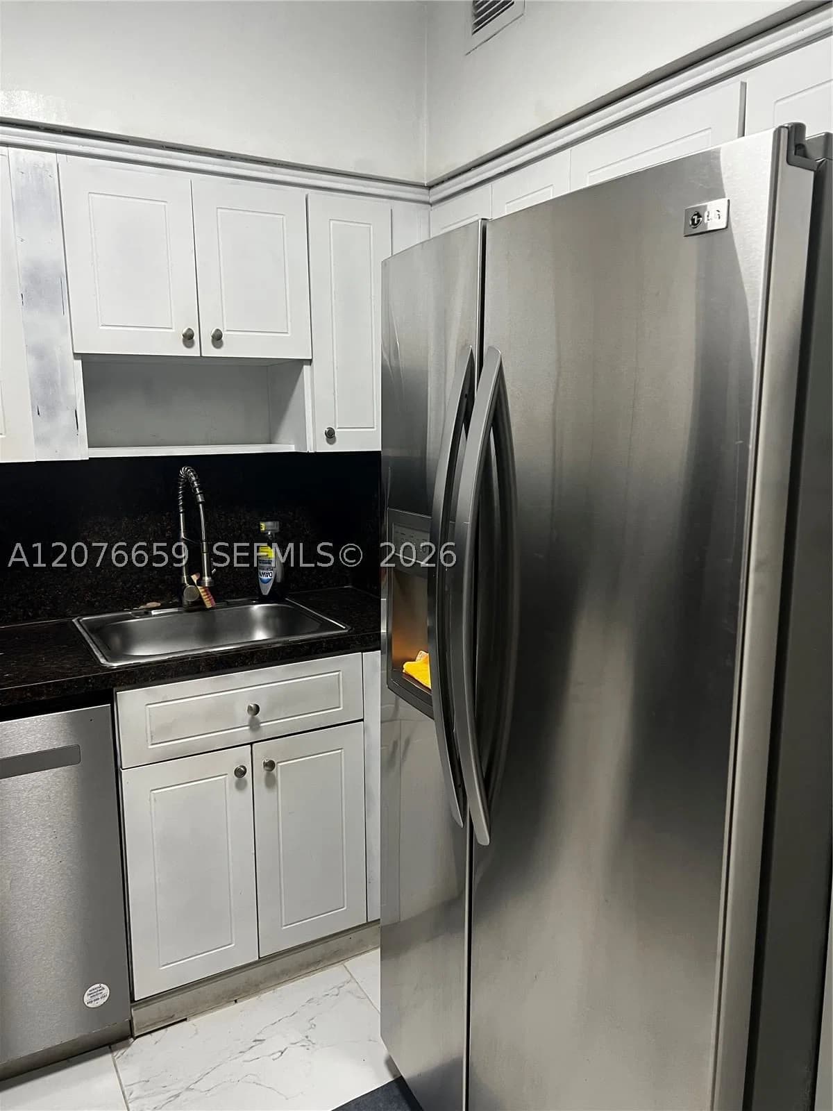 2-bedroom Condo — 7441 Wayne Ave #8I, Miami Beach, FL 33141