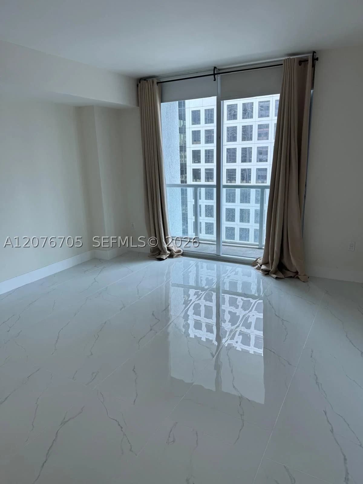 2+1 Condo — 500 Brickell Ave #3210, Miami, FL 33131