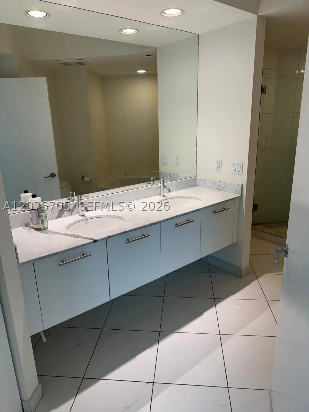 2+1 Condo — 500 Brickell Ave #3210, Miami, FL 33131