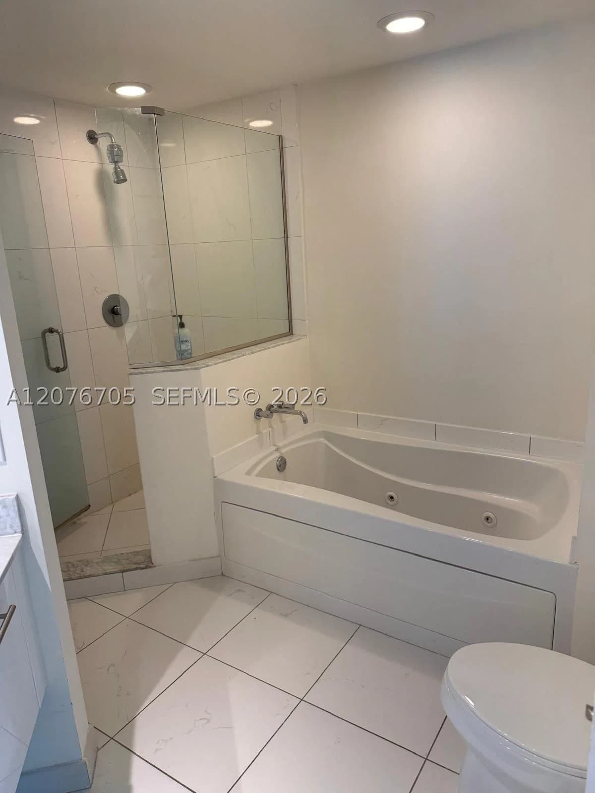 2+1 Condo — 500 Brickell Ave #3210, Miami, FL 33131