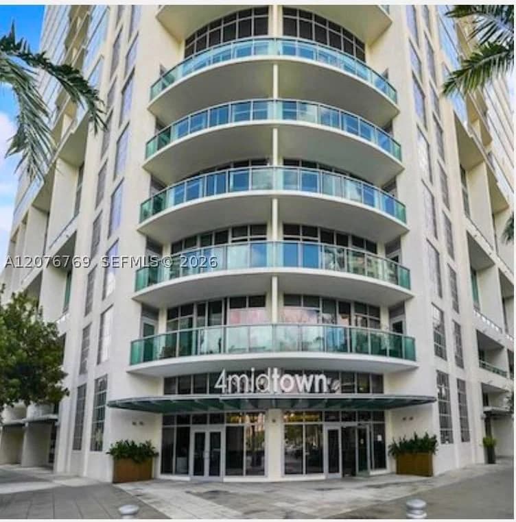 2-bedroom Condo — 3301 1st #H2702, Miami, FL 33137