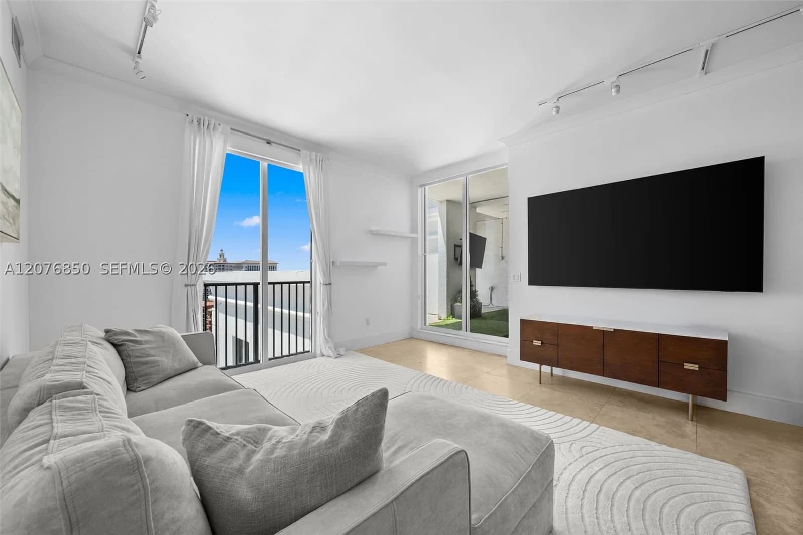 3-bedroom Condo — 10 Aragon Ave #1602, Coral Gables, FL 33134