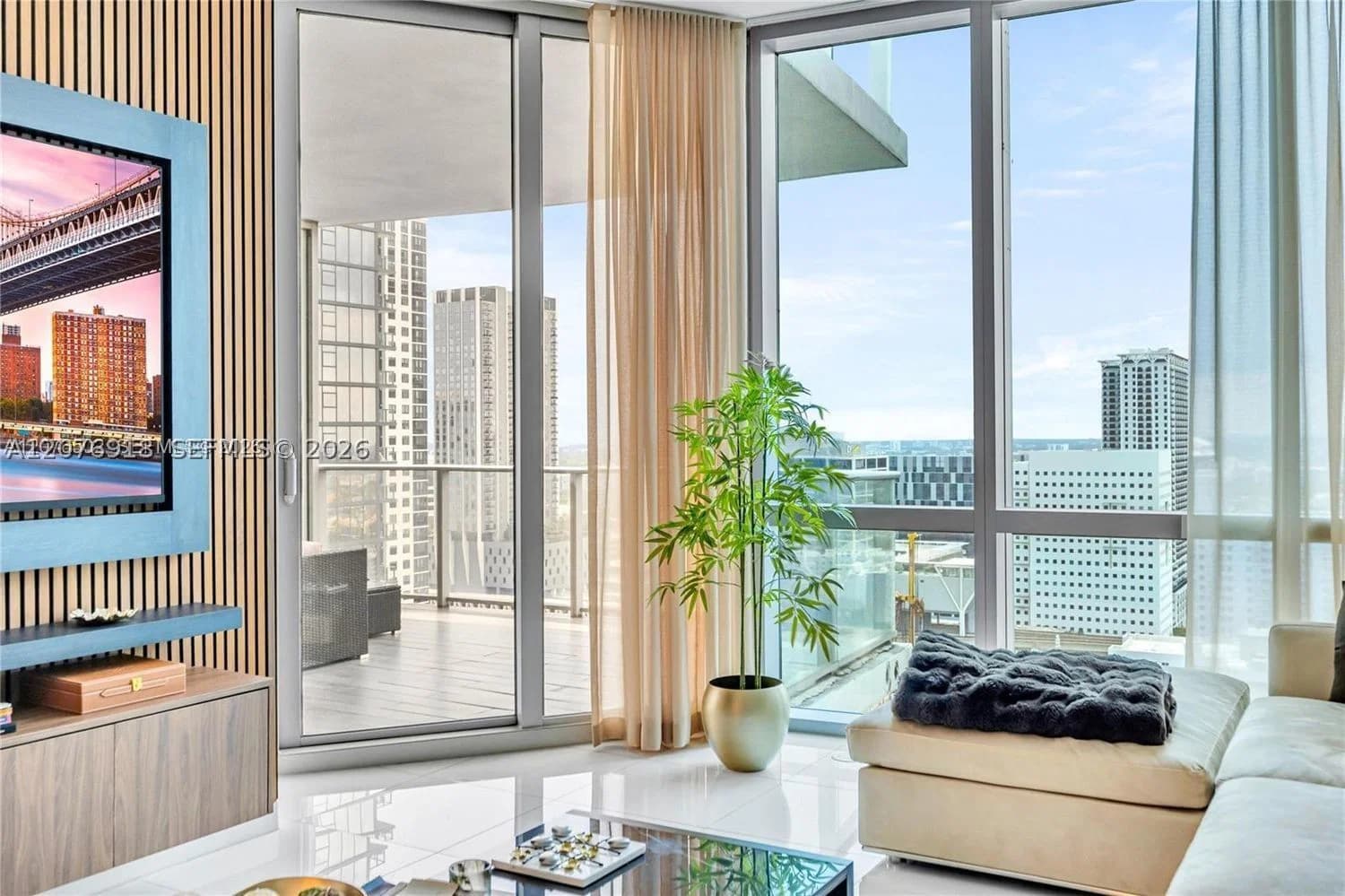 2-bedroom Condo — 851 1st Ave #2408, Miami, FL 33132