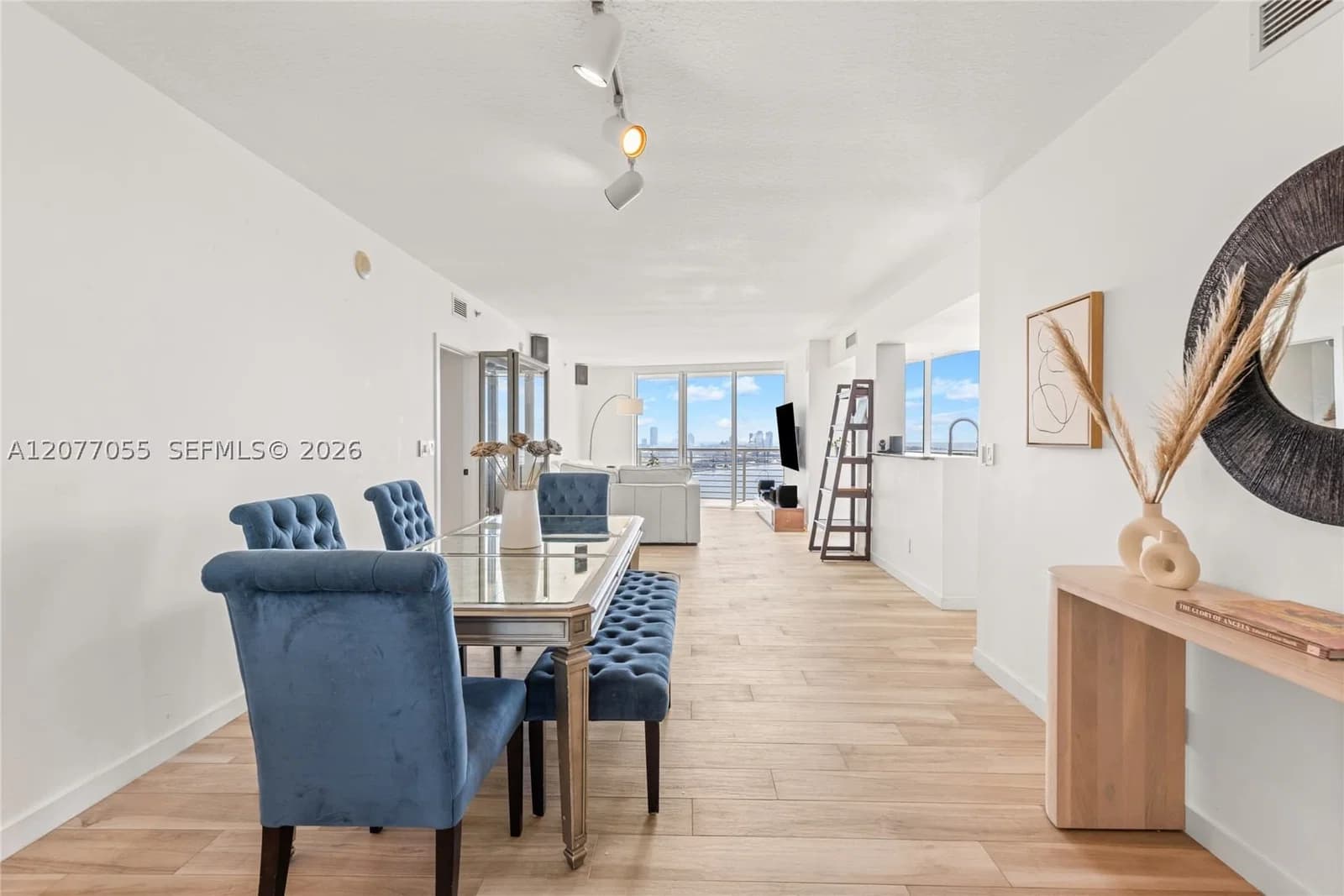3+1 Condo — 325 Biscayne Blvd #2723, Miami, FL 33131
