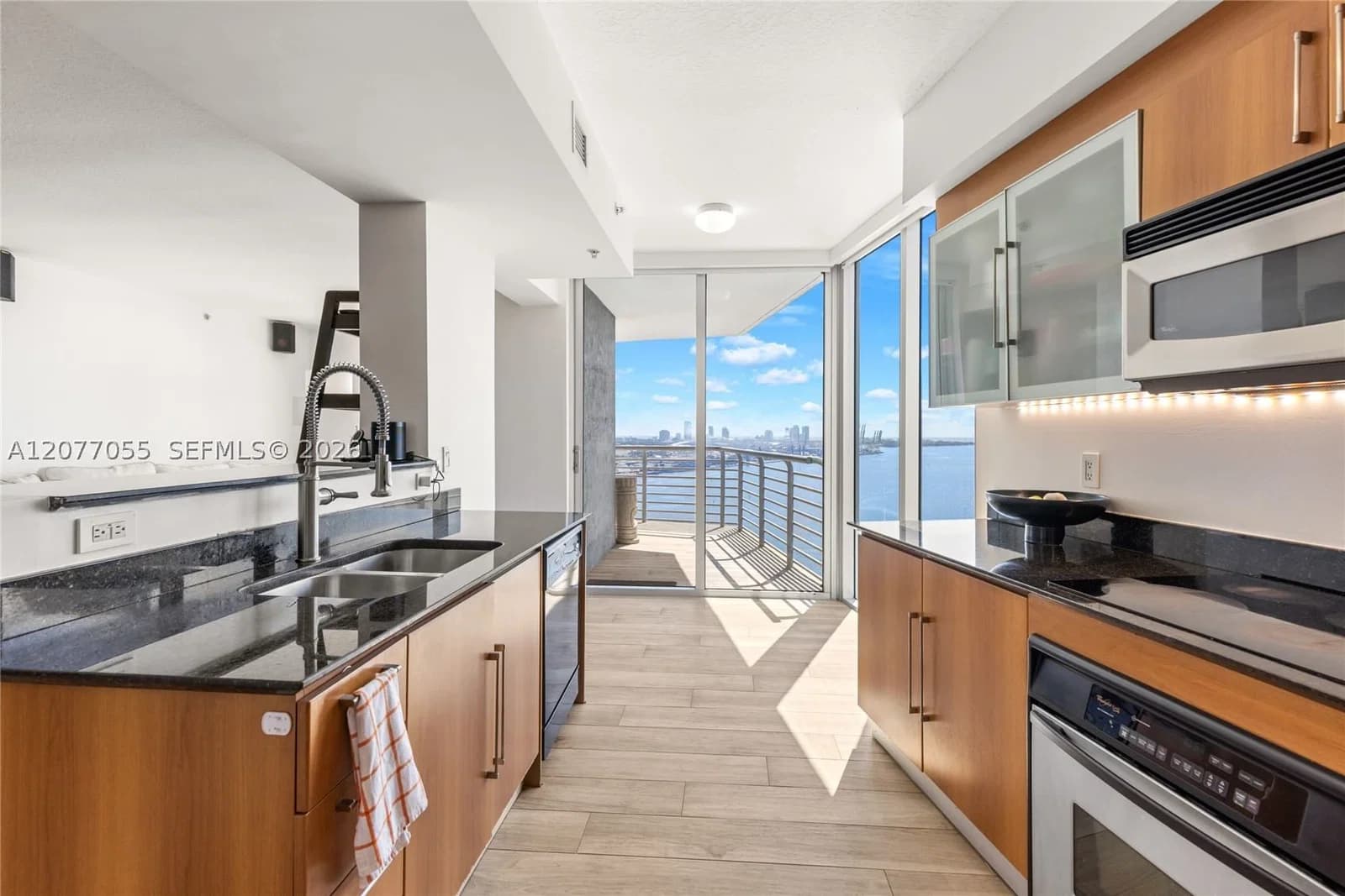 3+1 Condo — 325 Biscayne Blvd #2723, Miami, FL 33131