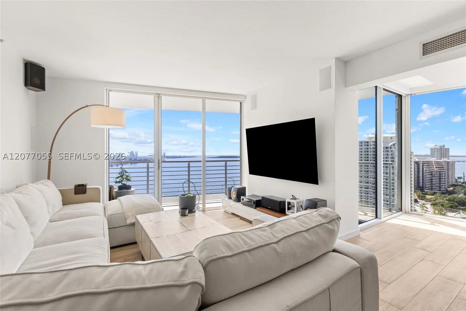 3+1 Condo — 325 Biscayne Blvd #2723, Miami, FL 33131