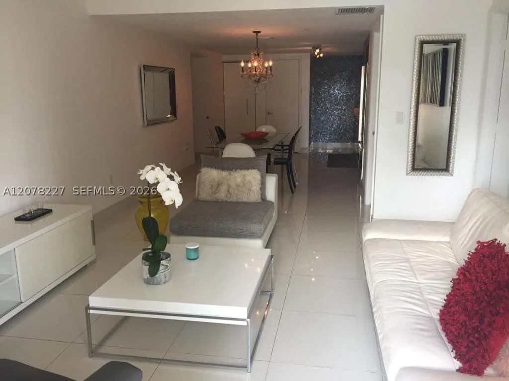 1+1 Condo — 485 Brickell Ave #1811, Miami, FL 33131