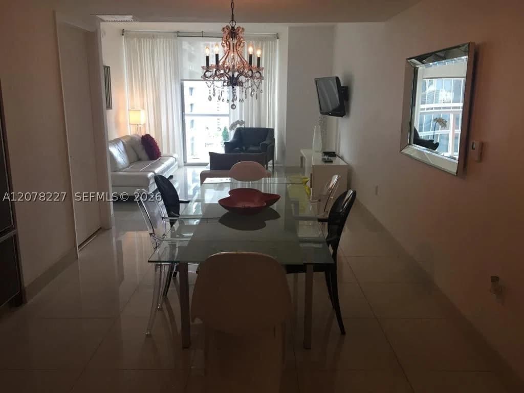 1+1 Condo — 485 Brickell Ave #1811, Miami, FL 33131