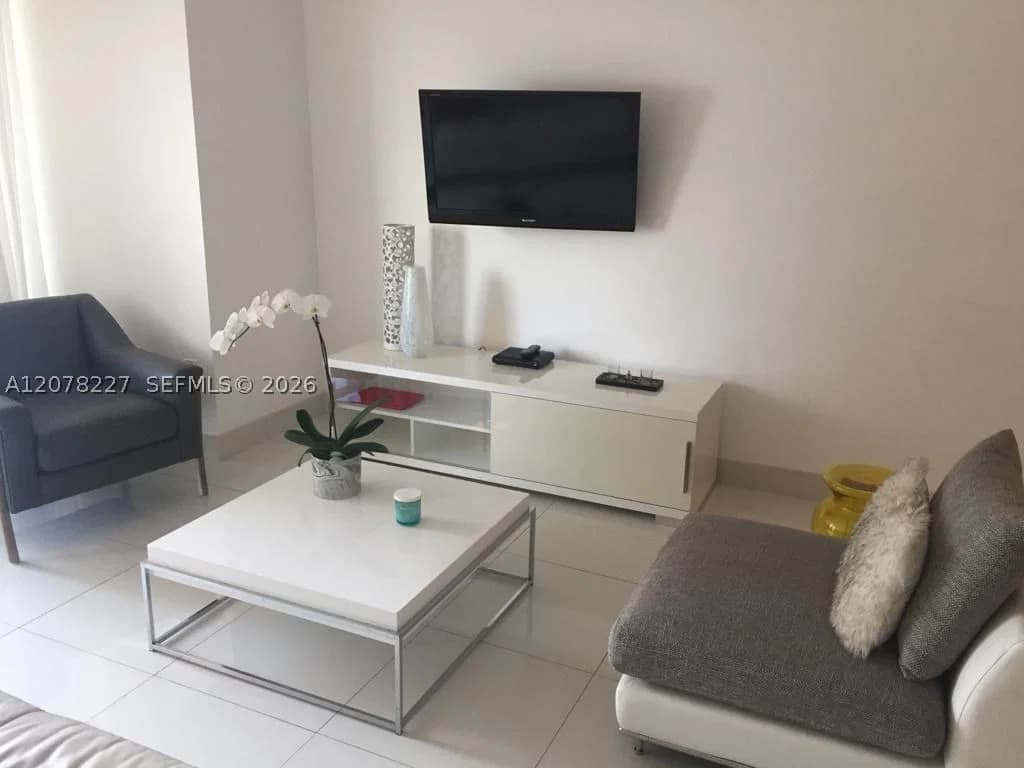 1+1 Condo — 485 Brickell Ave #1811, Miami, FL 33131