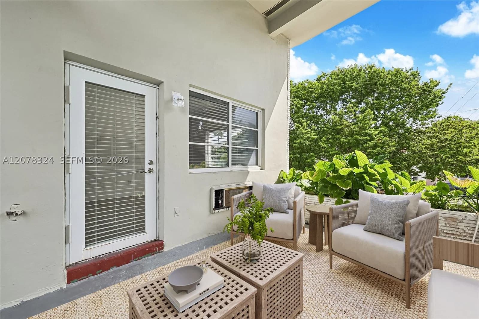 2-bedroom Apartment — 6930 Rue Versailles #31, Miami Beach, FL 33141
