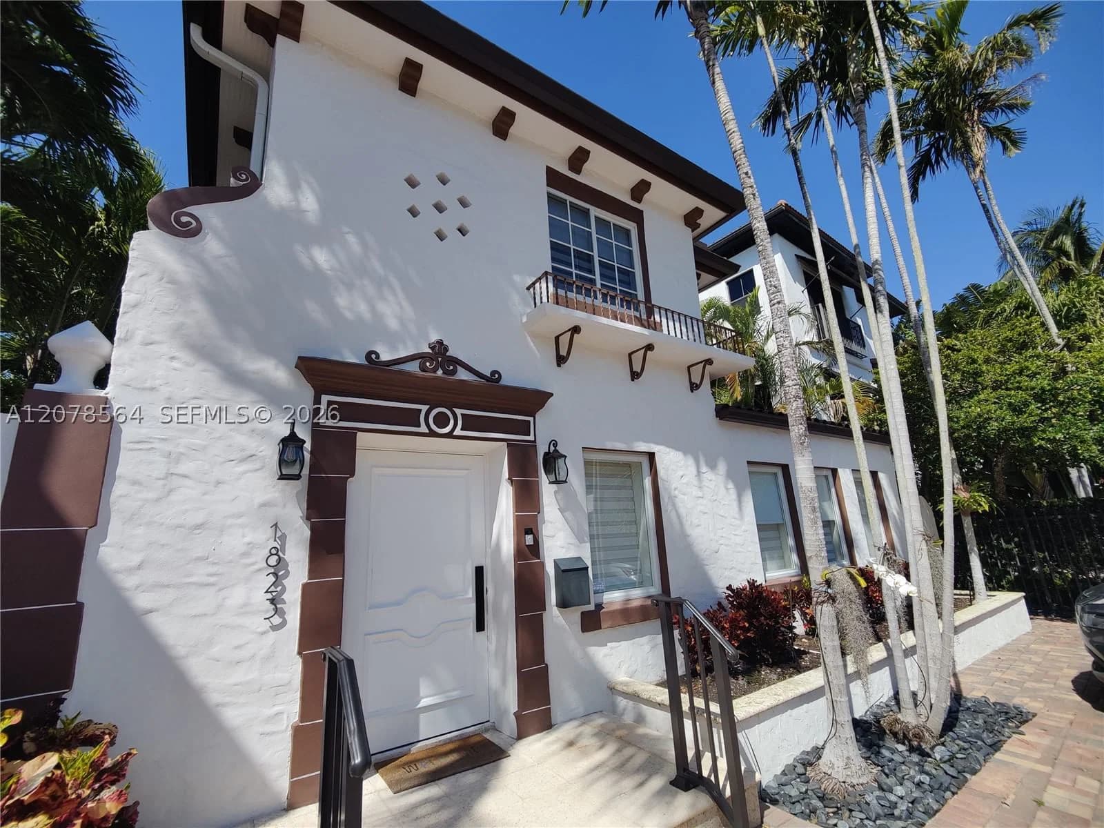 4+1 Müstakil ev — 1823 Bayshore Ln, Miami, FL 33133
