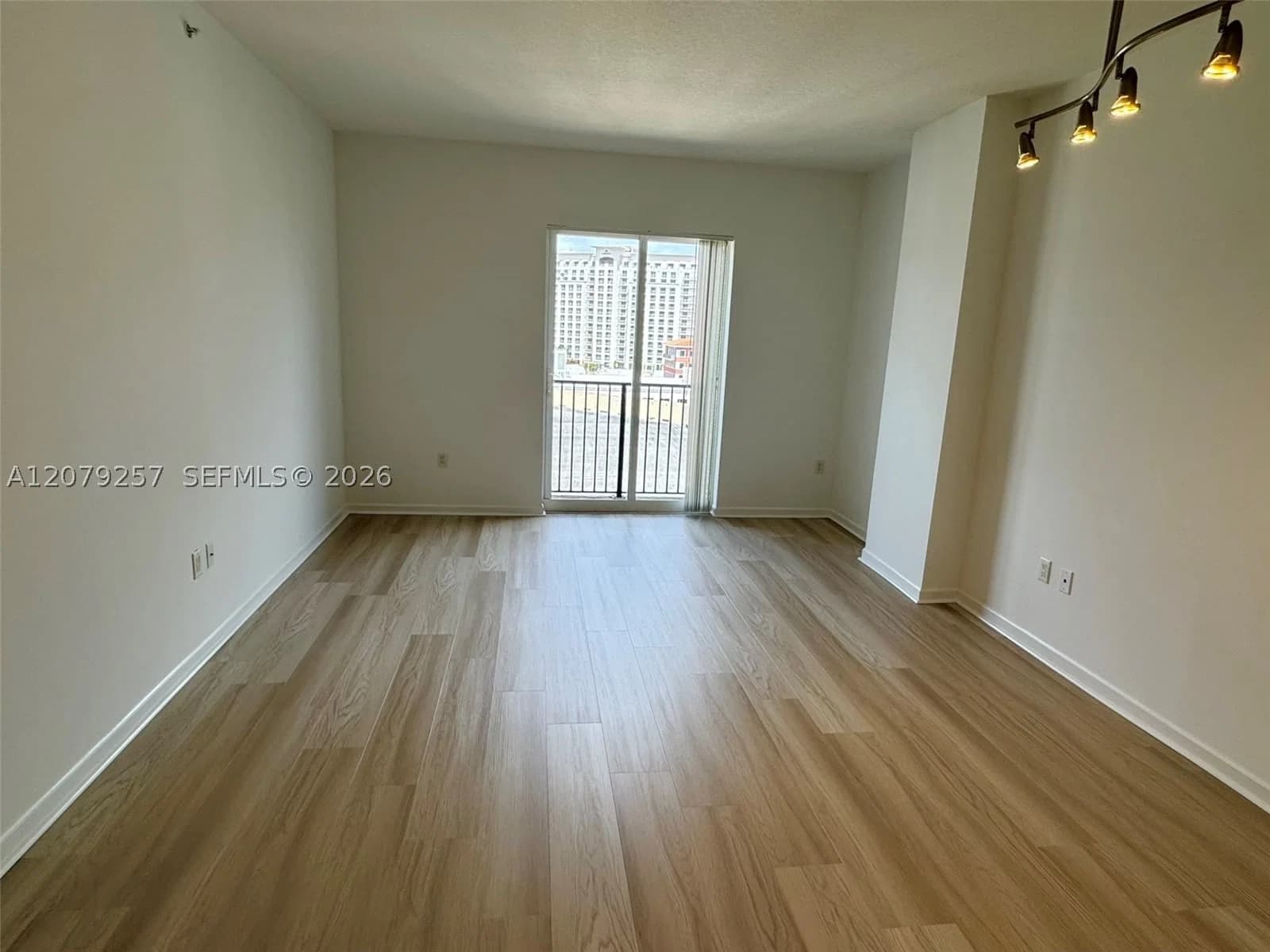 1-bedroom Condo — 10 Aragon Ave #1008, Coral Gables, FL 33134
