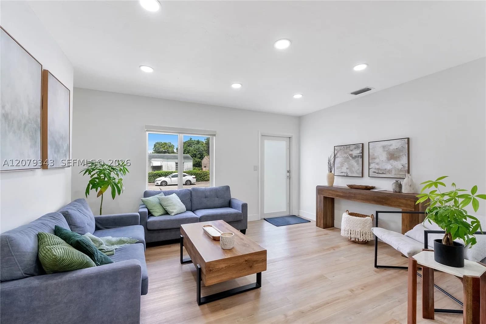 3+1 Müstakil ev — 944 47th St, Miami, FL 33127