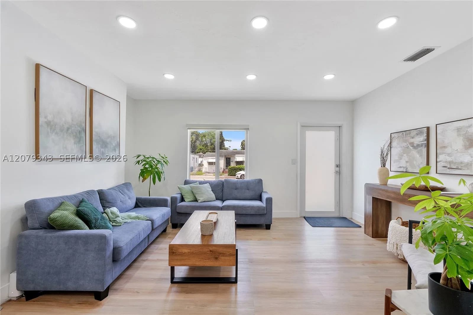 3+1 Müstakil ev — 944 47th St, Miami, FL 33127
