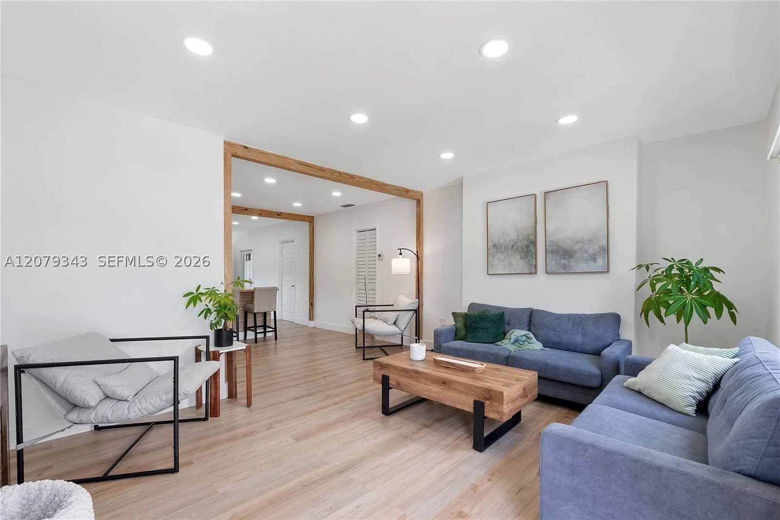 3+1 Müstakil ev — 944 47th St, Miami, FL 33127