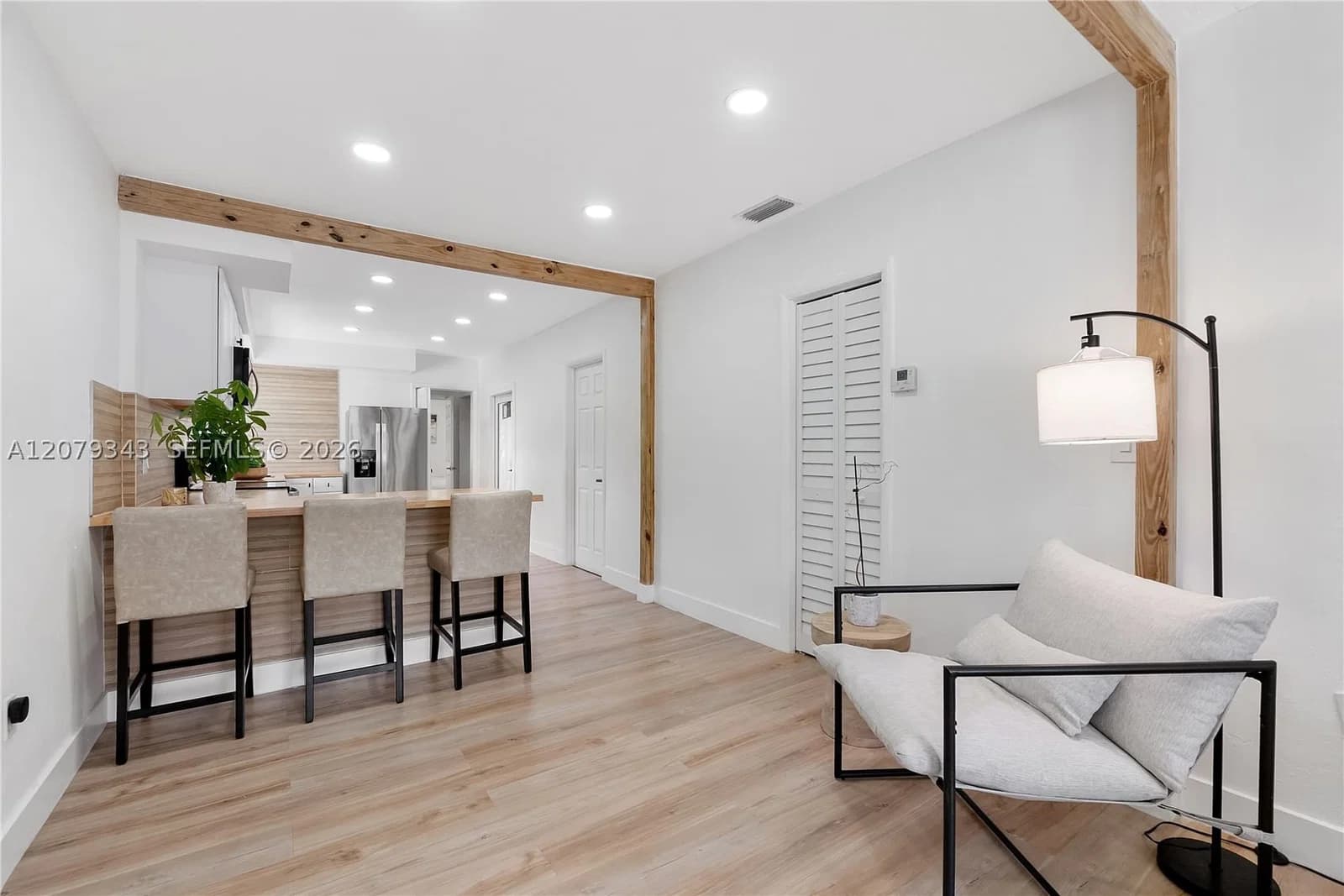 3+1 Müstakil ev — 944 47th St, Miami, FL 33127