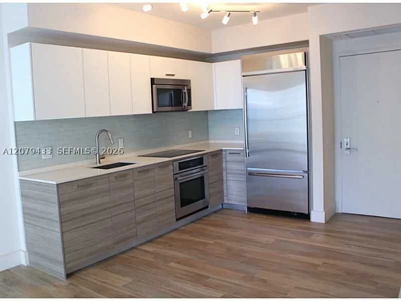 1-bedroom Condo — 1300 Brickell Bay Dr #1008, Miami, FL 33131
