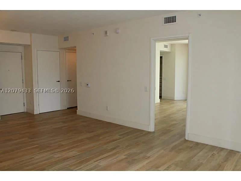 1-bedroom Condo — 1300 Brickell Bay Dr #1008, Miami, FL 33131