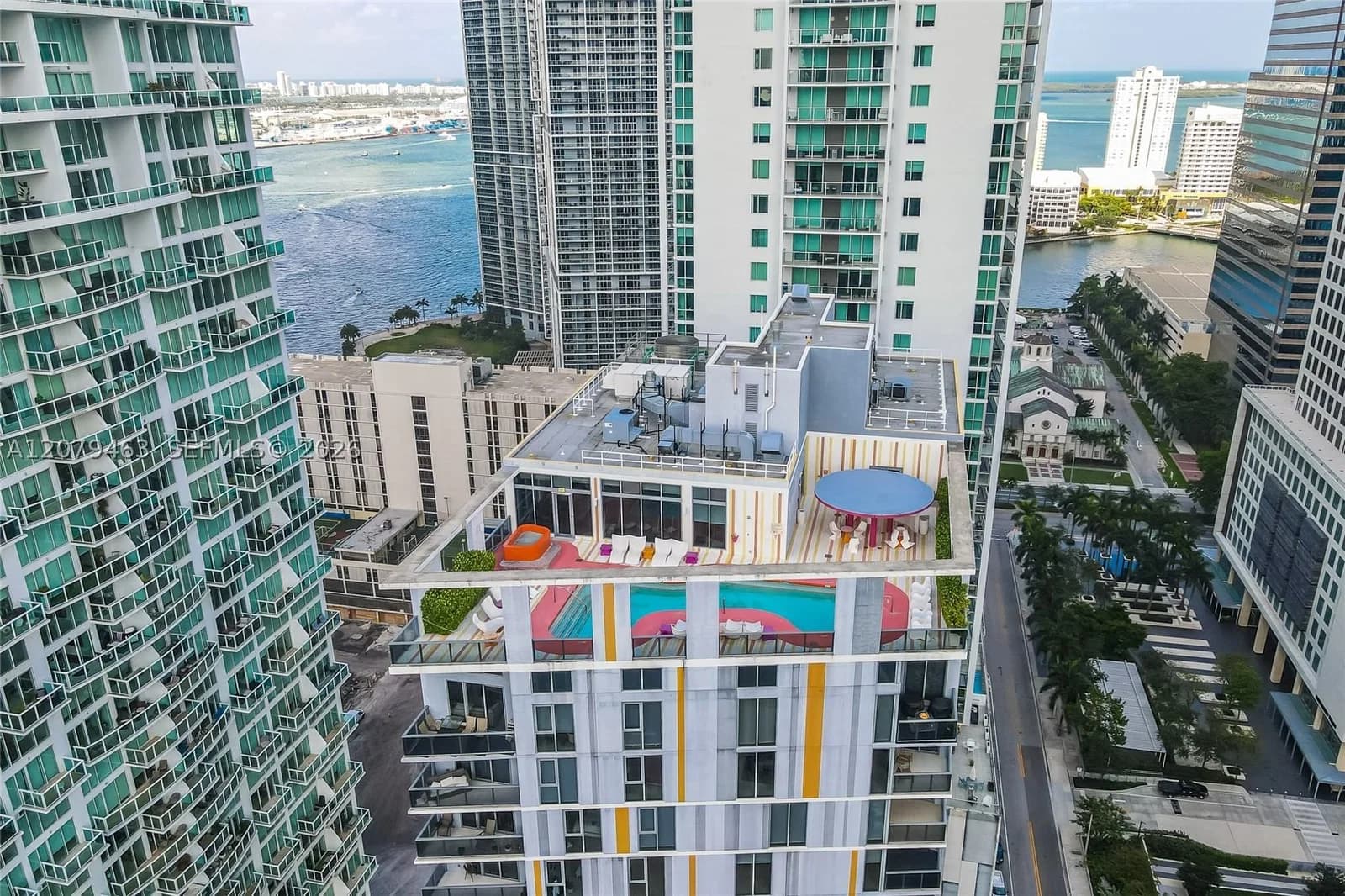 2-bedroom Condo — 31 6th St #707, Miami, FL 33131