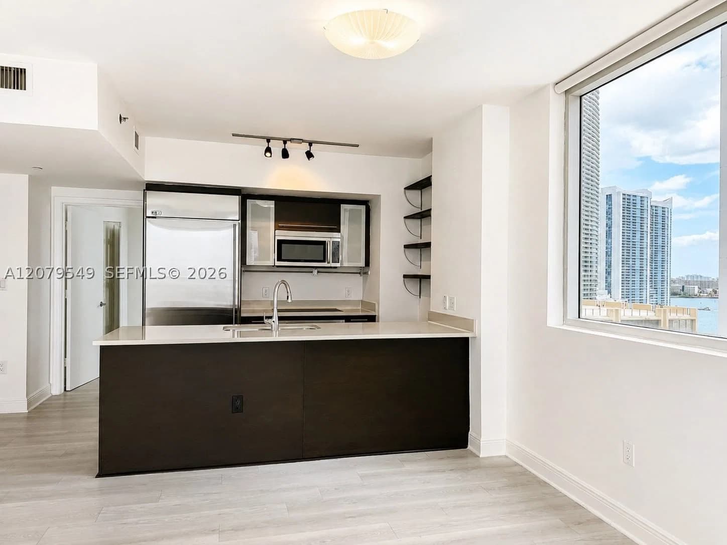 2-bedroom Condo — 55 6th St #1510, Miami, FL 33131
