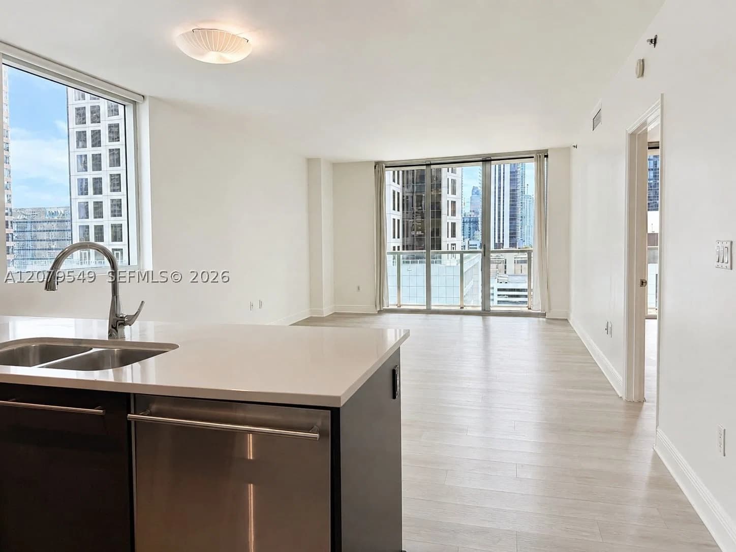 2-bedroom Condo — 55 6th St #1510, Miami, FL 33131