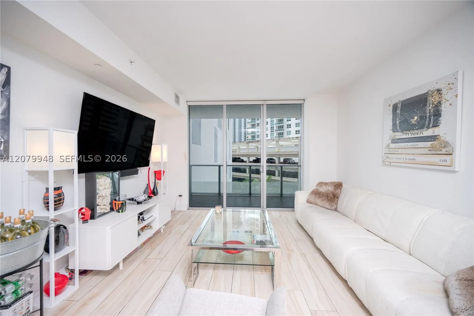 1-bedroom Condo — 1300 Brickell Bay Dr #710, Miami, FL 33131