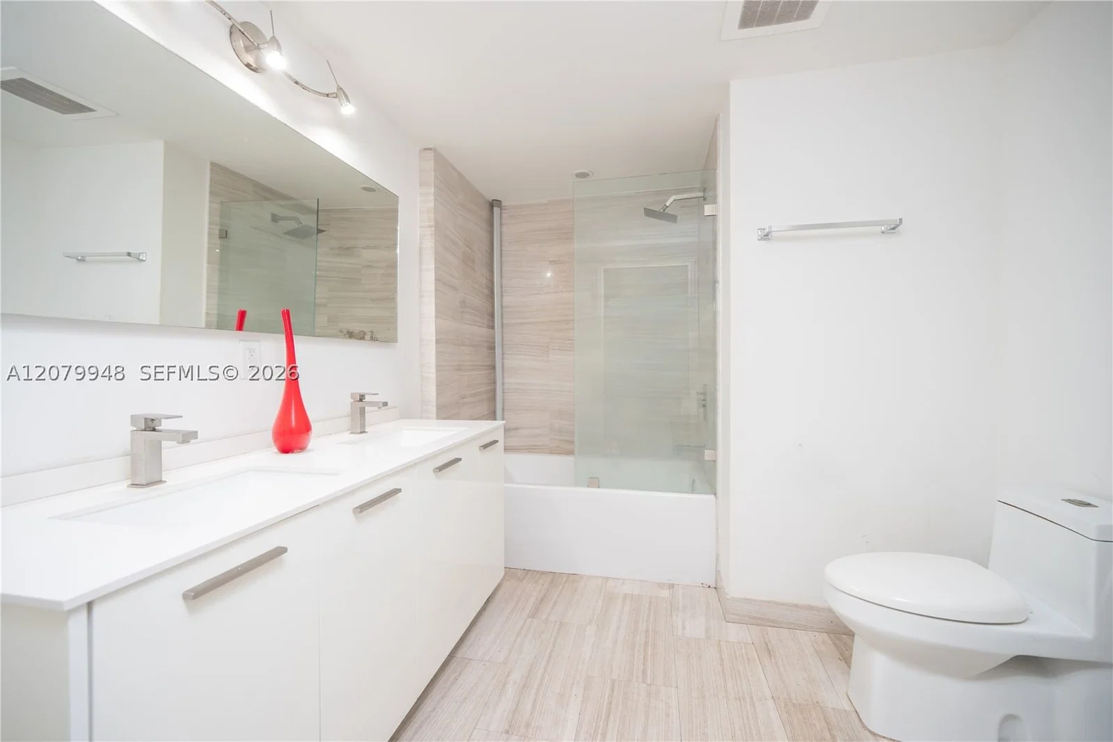 1-bedroom Condo — 1300 Brickell Bay Dr #710, Miami, FL 33131