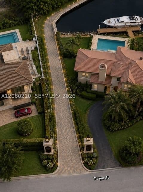 6+1 Müstakil ev — 11011 Marin Street, Coral Gables, FL 33156