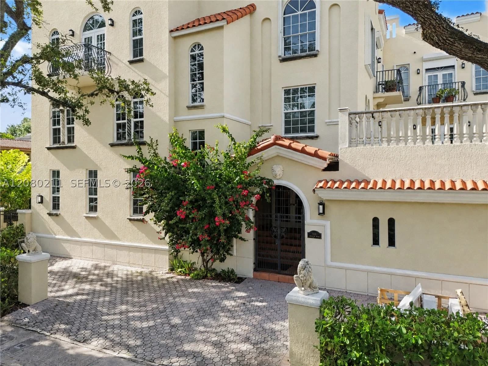1+1 Condo — 111 Edgewater Dr #3B, Coral Gables, FL 33133