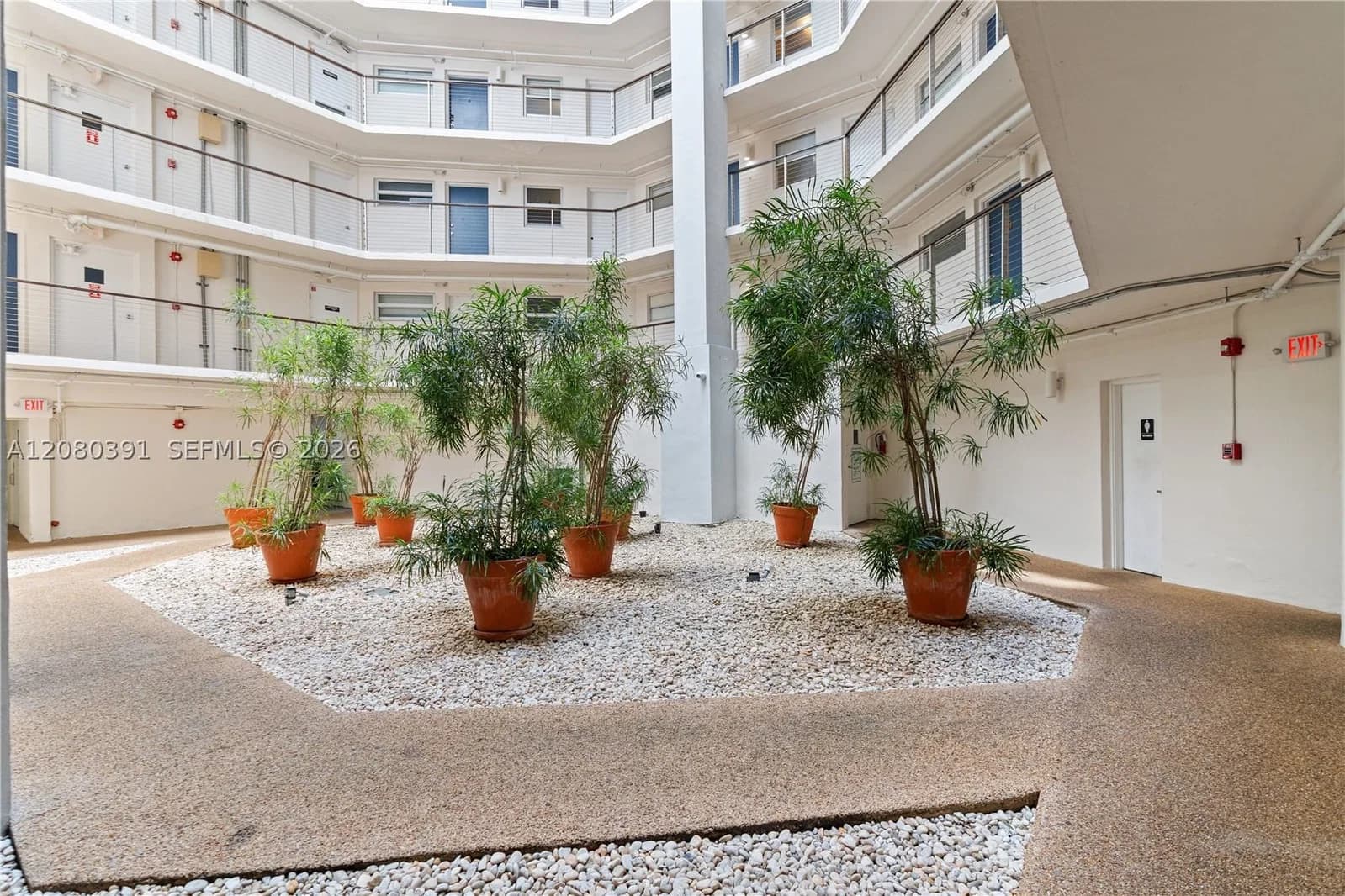 1-bedroom Condo — 1881 Washington Ave #4G, Miami Beach, FL 33139