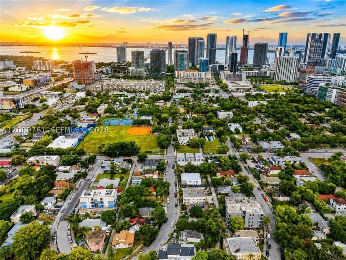 Mülk — 268 34th St, Miami, FL 33127