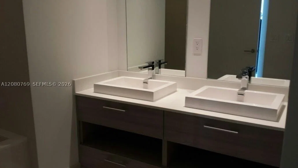 2+1 Condo — 1300 Miami Ave #1702, Miami, FL 33130