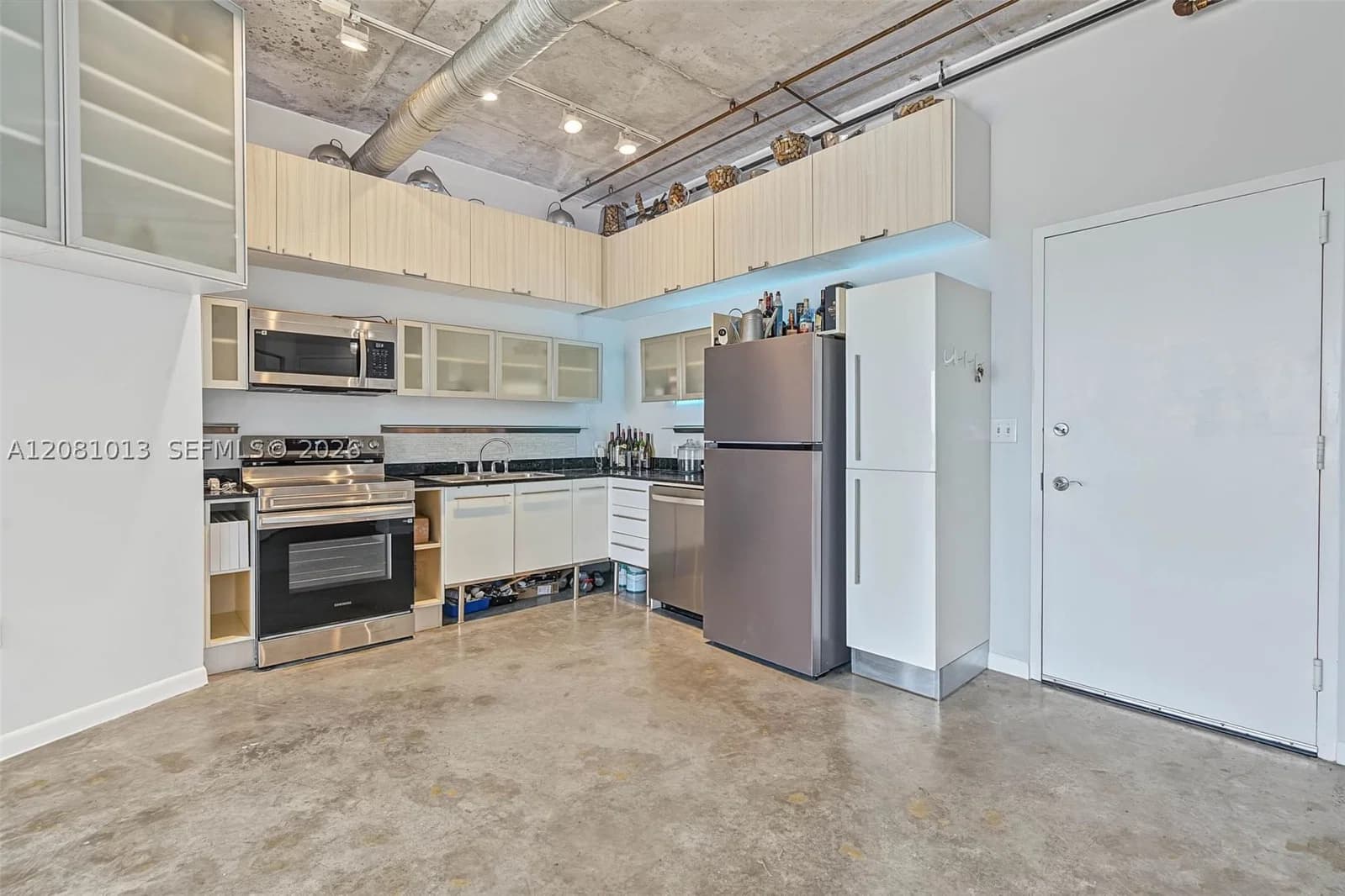 2+1 Condo — 10 South River Dr #1106, Miami, FL 33130