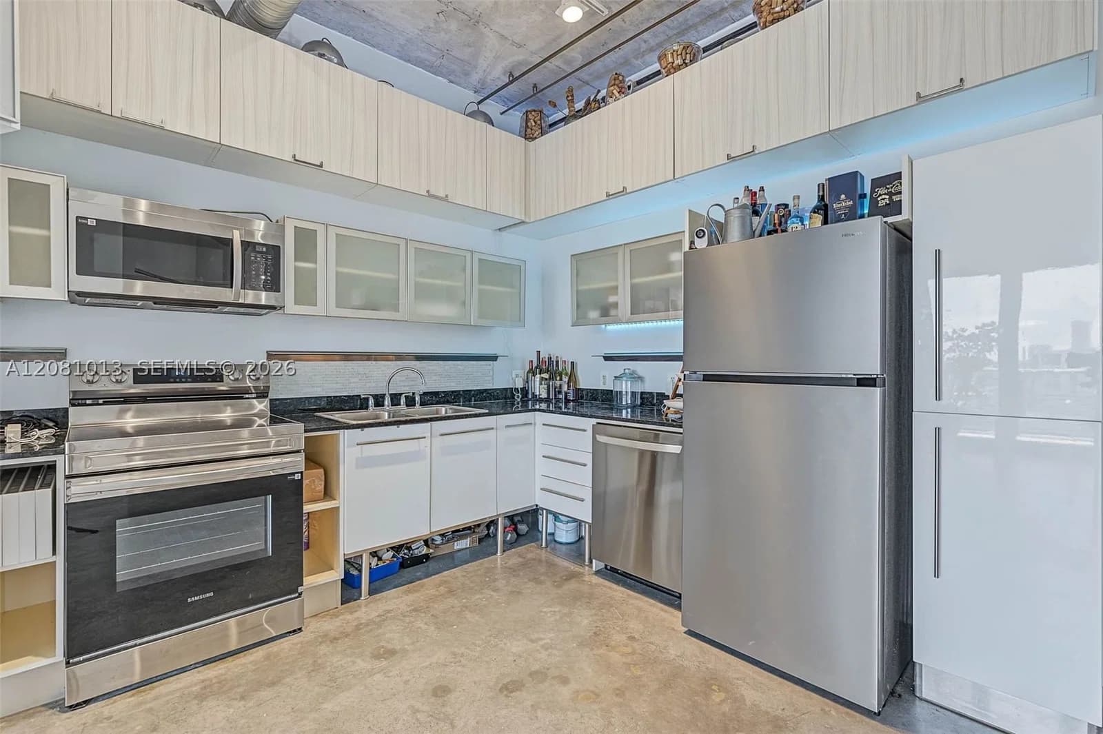 2+1 Condo — 10 South River Dr #1106, Miami, FL 33130