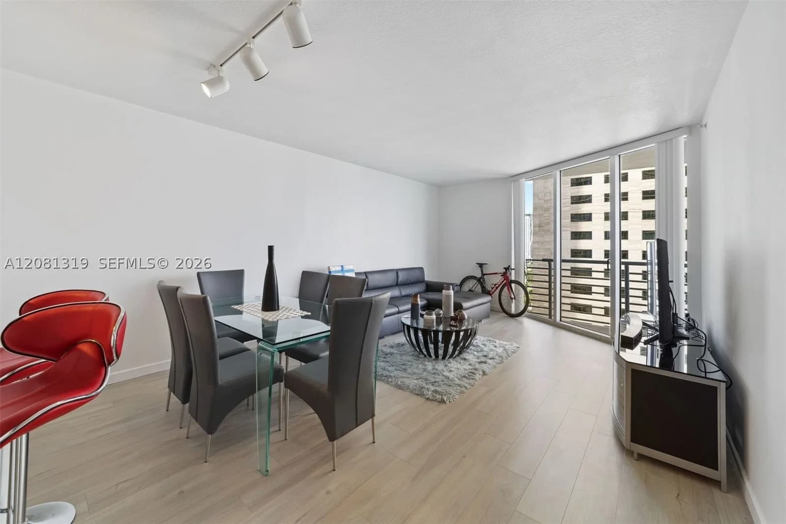 1-bedroom Condo — 335 Biscayne Blvd #2904, Miami, FL 33131