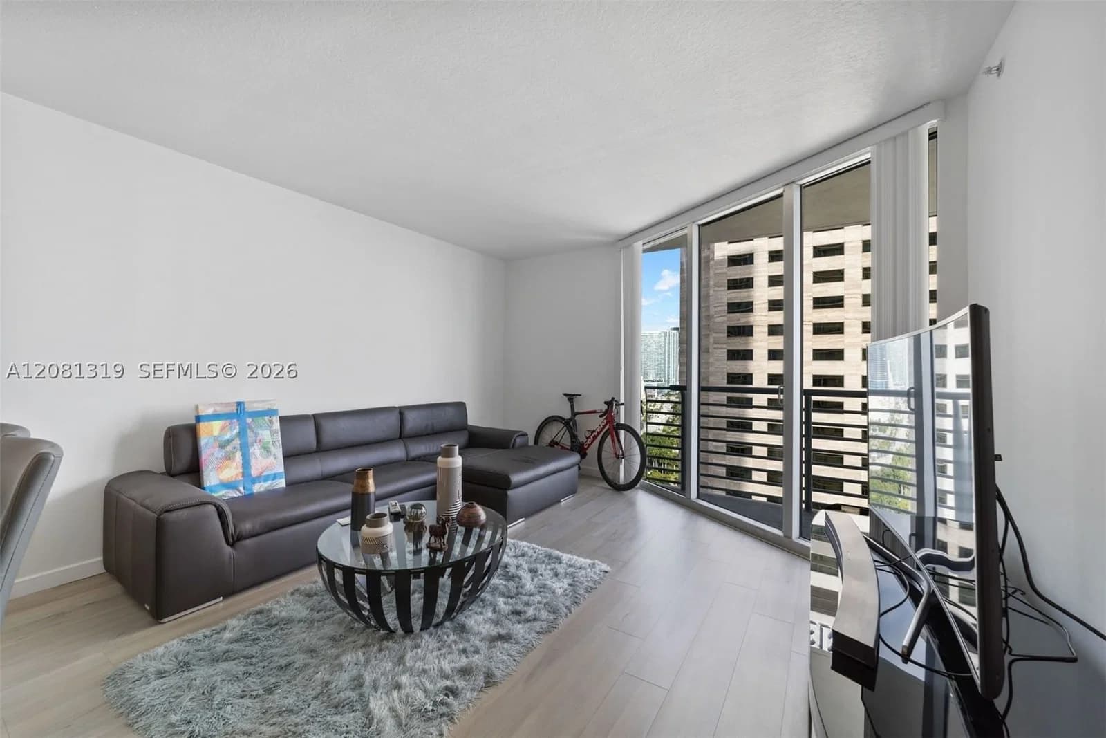 1-bedroom Condo — 335 Biscayne Blvd #2904, Miami, FL 33131