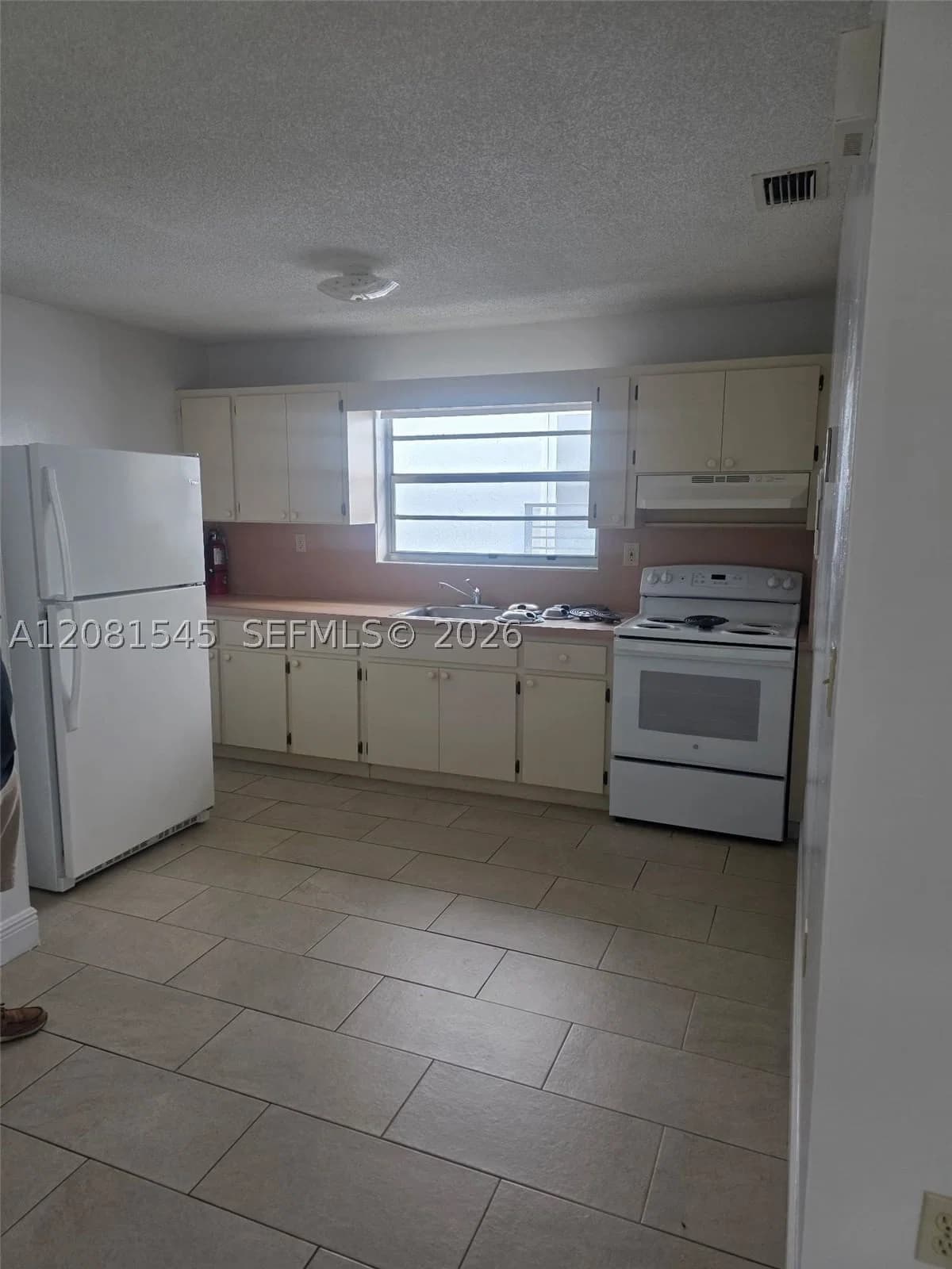 2-bedroom Apartment — 1575 1st St #3, Miami, FL 33125
