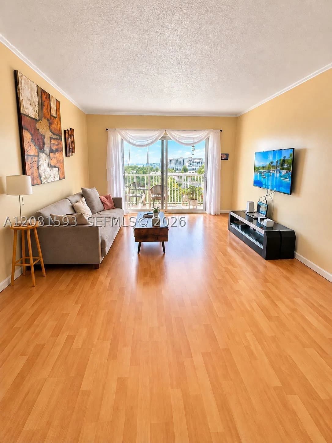 1+1 Kooperatif — 2200 Hallandale Beach Blvd #610, Hallandale Beach, FL 33009