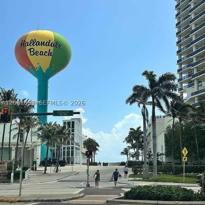 1+1 Kooperatif — 2200 Hallandale Beach Blvd #610, Hallandale Beach, FL 33009