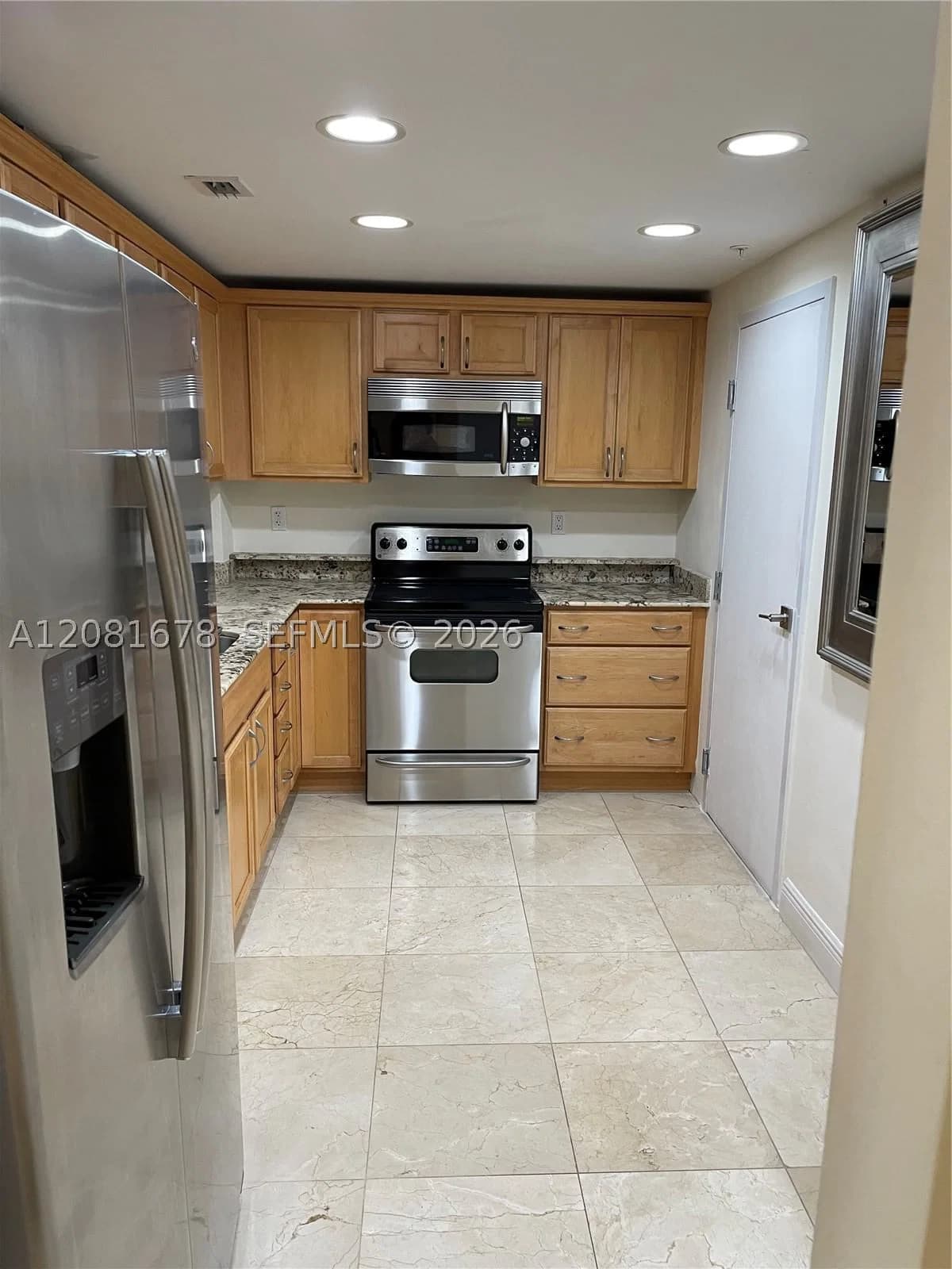 1-bedroom Condo — 90 Edgewater Dr #121, Coral Gables, FL 33133