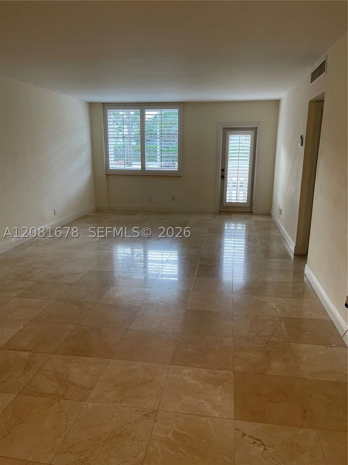 1-bedroom Condo — 90 Edgewater Dr #121, Coral Gables, FL 33133