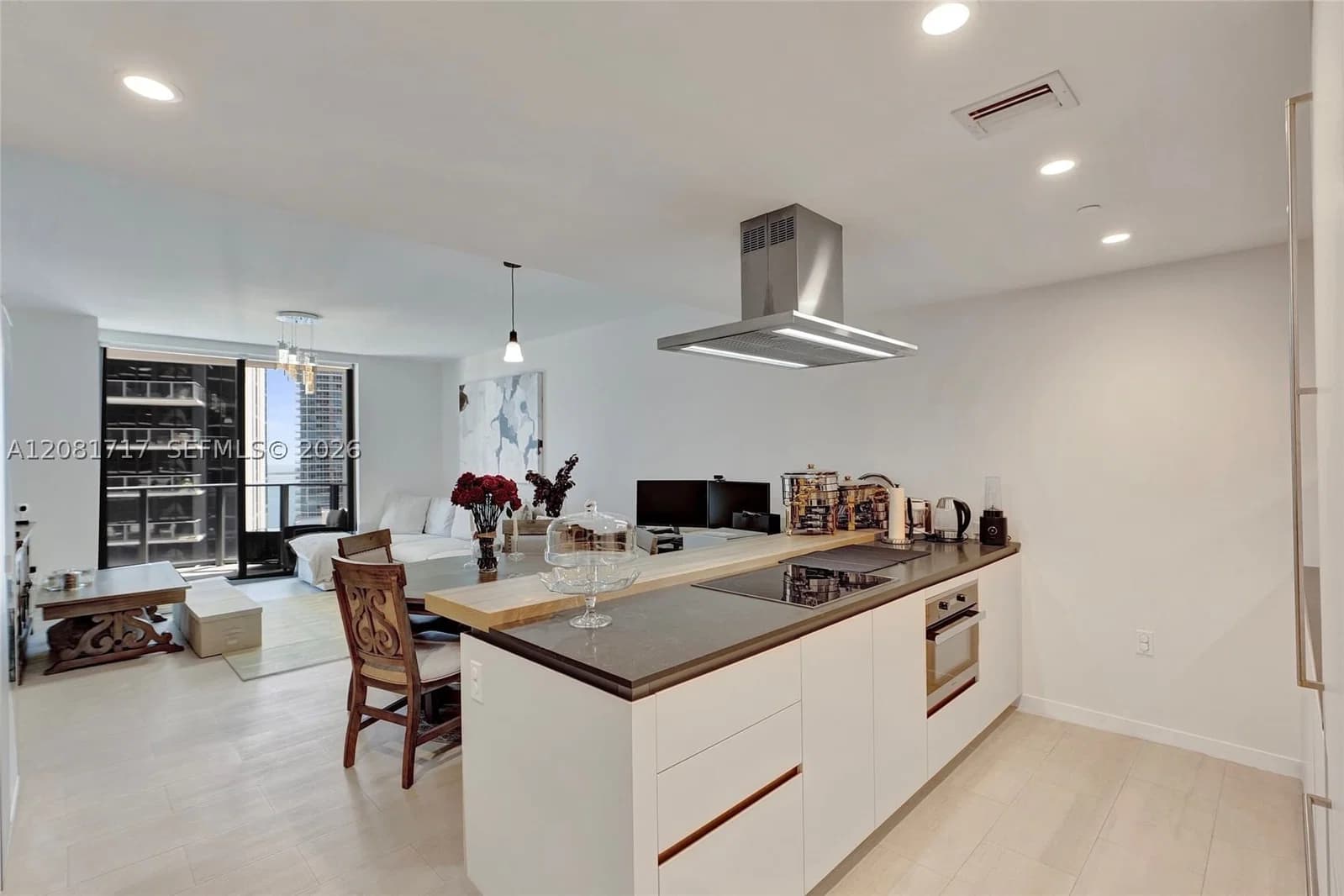 1-bedroom Condo — 1000 Brickell Plz #3105, Miami, FL 33131